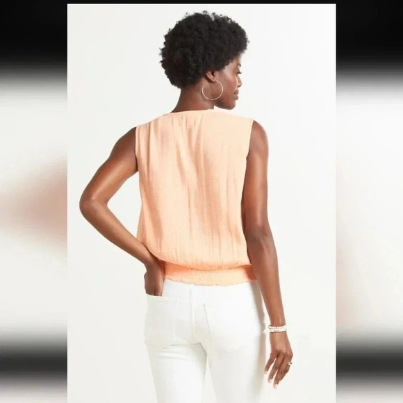 NWT Evereve Connor Smocked V Neck Top - Picture 3 of 8